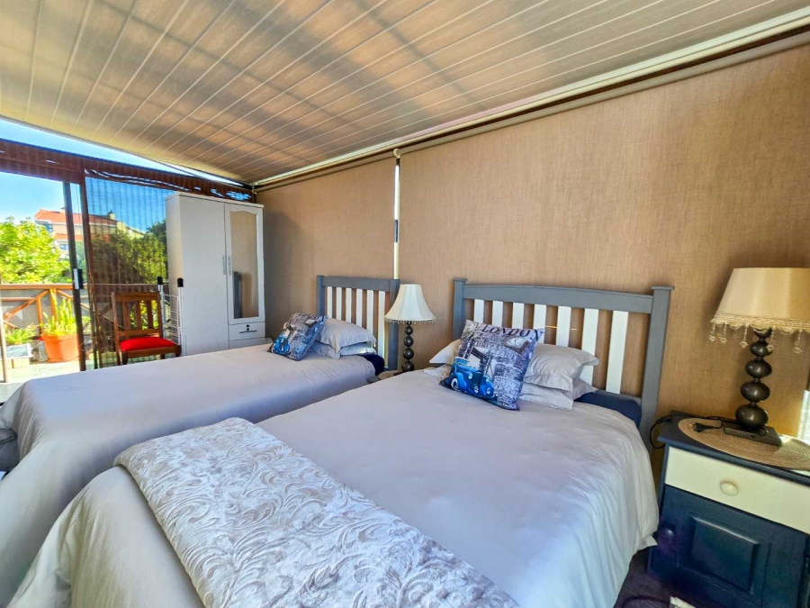 5 Bedroom Property for Sale in Stilbaai Wes Western Cape